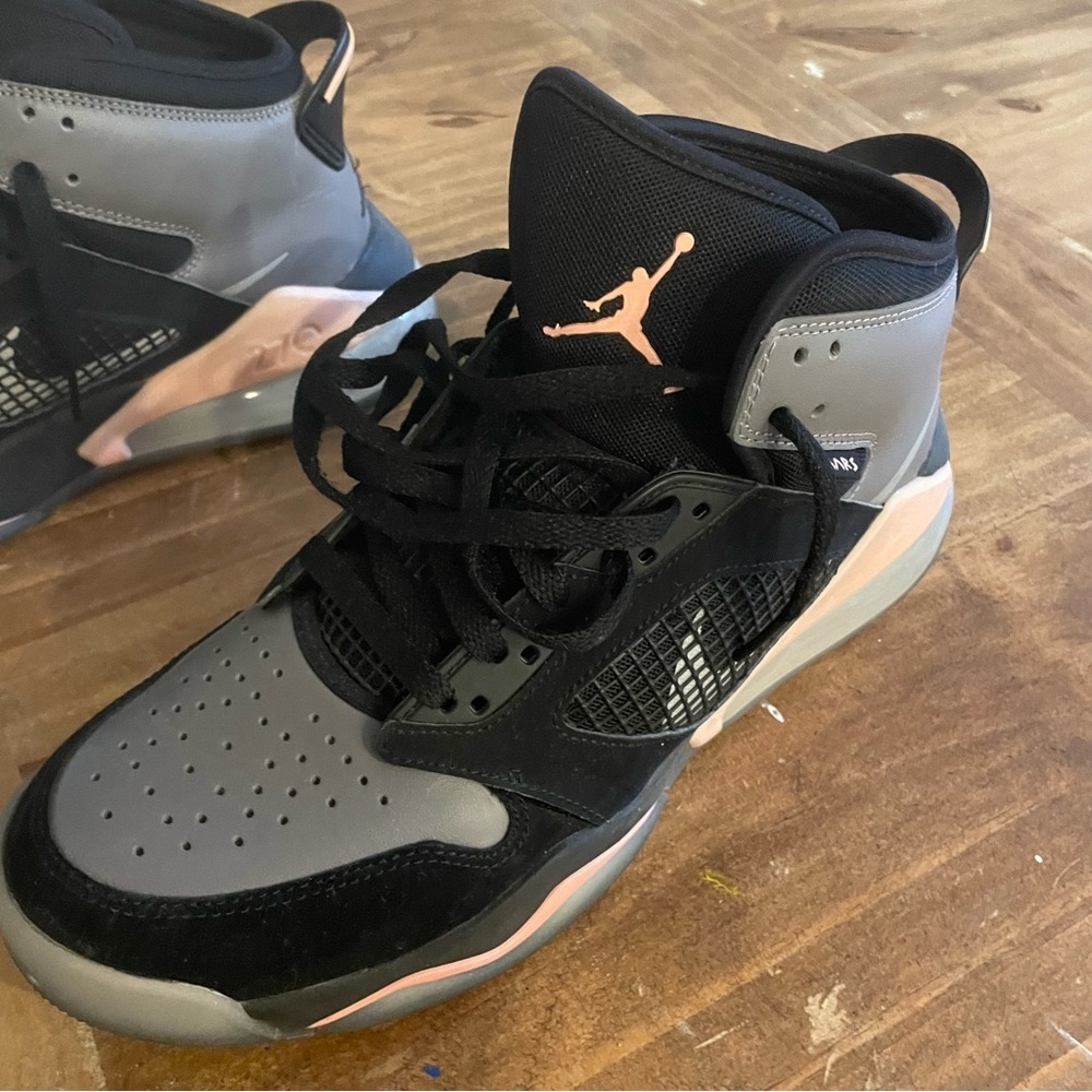Men’s 9.5 Air Jordan 270s Mars Edition